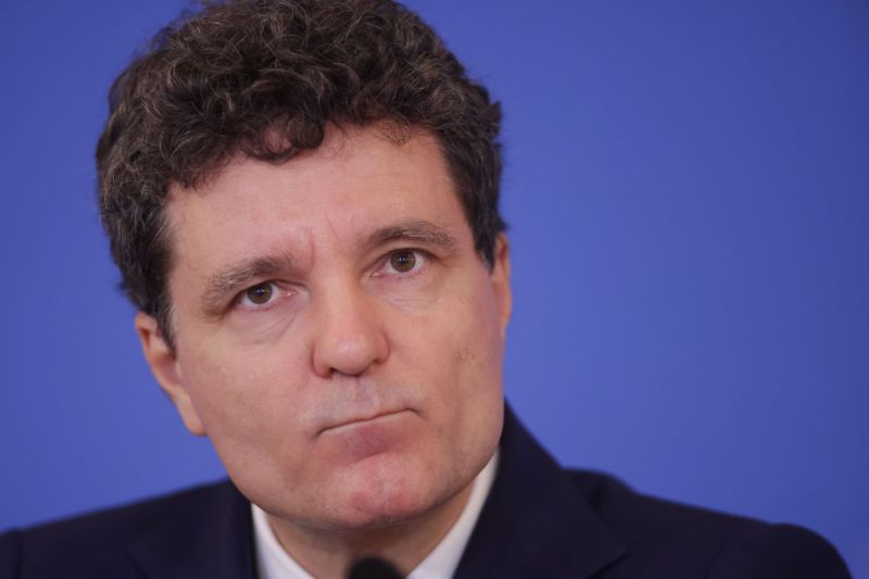 Solicitare către Nicușor Dan de a retrimite în Parlament legea antisemitismului, după decizia CCR