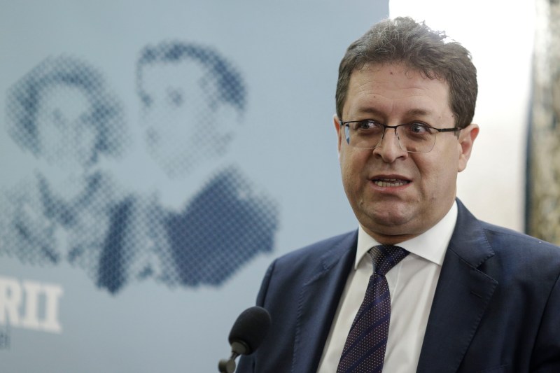 Suma lunară încasată de șeful RA-APPS, subiect de analiză pentru premierul Ilie Bolojan. Soția conducătorului de la protocol obținea venituri substanțiale și avea multiple funcții în sectorul public