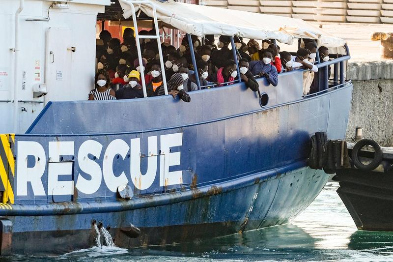 Sute de migranți salvați în apropierea insulelor Gavdos și Creta, pe fondul creșterii numărului de nave implicate în transportul ilegal de persoane