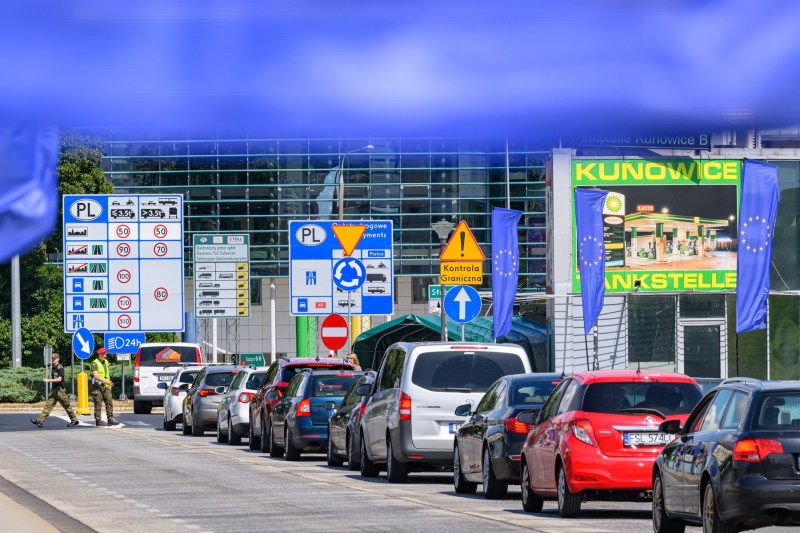 Trafic blocat la granița dintre Polonia și Germania. Cozi imense din cauza noilor controale