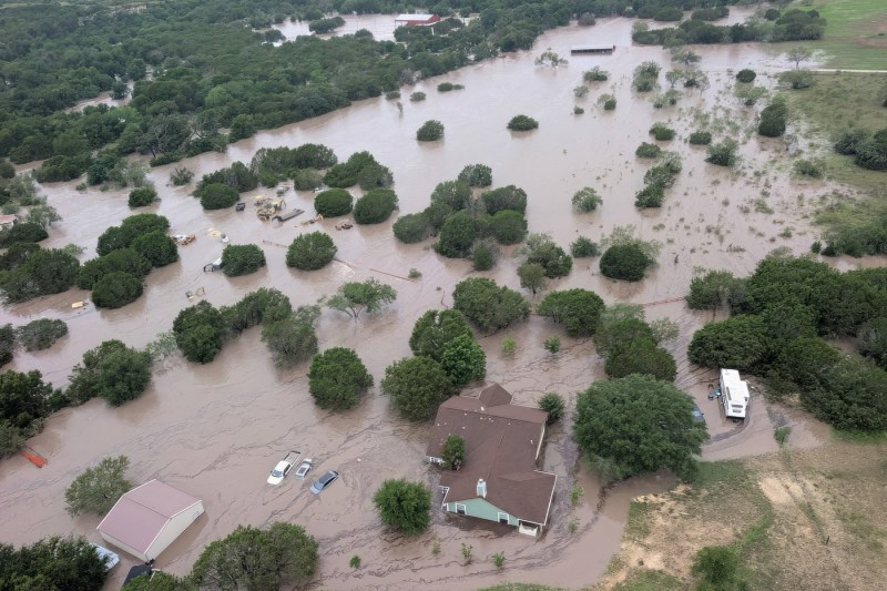 Trump: „Texas ar fi trebuit să aibă sistem de alertă” în urma inundațiilor devastatoare care au dus la peste 120 de morți