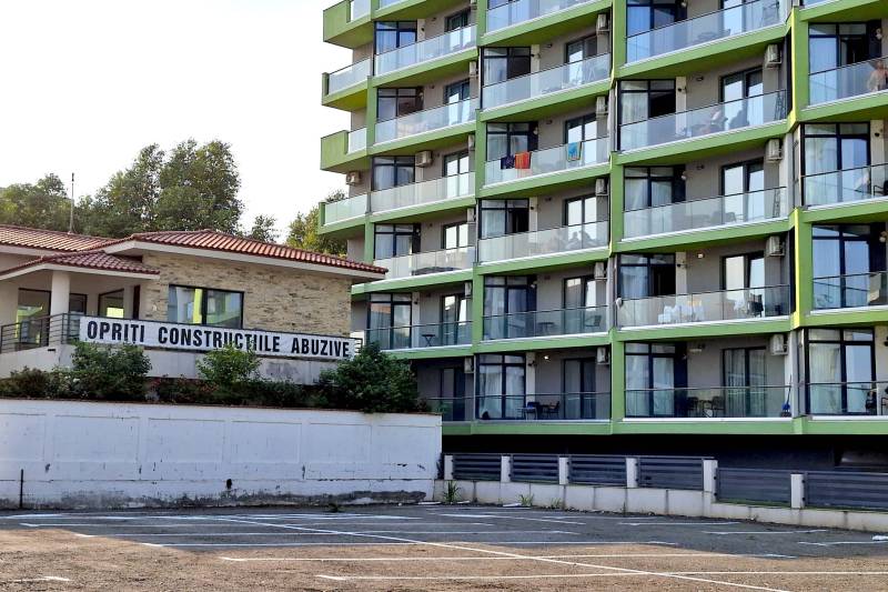 Un locuitor din Mamaia Nord a decis să atragă atenția și a inscripționat pe casă „Opriți construcțiile abuzive”. Detalii în newsletter-ul de mâine „Rațiunea, înapoi”