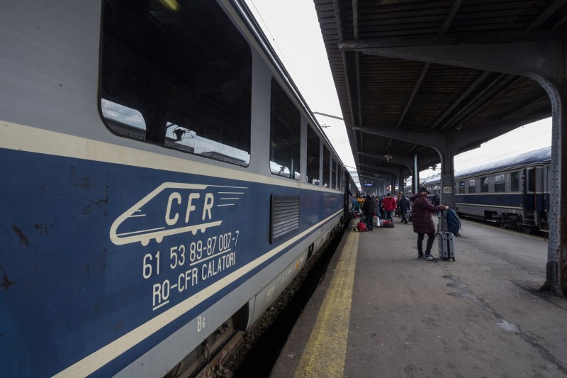 Un tren de pasageri a suferit o defecțiune, lăsând vagoane imobilizate în timpul cursei