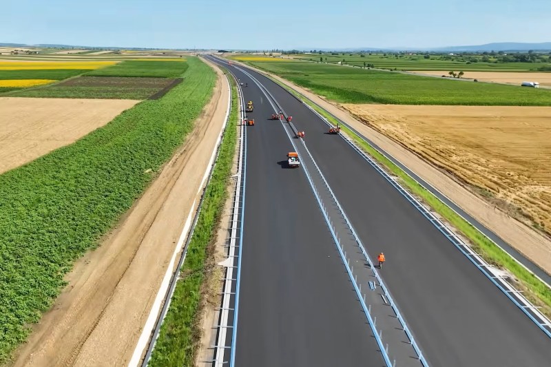 VIDEO Care sunt tronsoanele de autostradă din Moldova ce au șanse reale de a fi deschise anul acesta. Scenariile optimiste și pesimiste pentru șantierele UMB de pe A7
