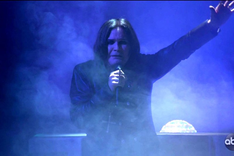 VIDEO „Cea mai memorabilă zi din istoria heavy metalului”. Ozzy Osbourne își încheie cariera alături de Black Sabbath. Formații legendare precum Metallica și Slayer au venit să aducă un omagiu lui „Prințul Întunericului”