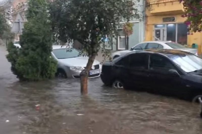 VIDEO Furtuni violente și grindină afectează mai multe localități din țară. Impactul fenomenelor meteorologice extreme
