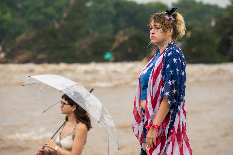 VIDEO Inundații devastatoare în Texas: 24 de decese și 23 de fete dispărute dintr-o tabără de vară / „Evenimentele s-au desfășurat rapid”, spun autoritățile