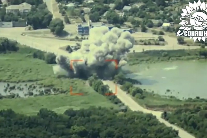 VIDEO: Lovitură chirurgicală a ucrainenilor cu un avion sovietic și muniție americană, revendicată de forțele Kievului