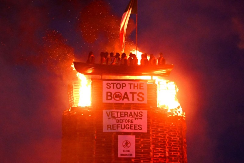 VIDEO Manifestare împotriva imigranților în Irlanda de Nord, după violențele îndreptate împotriva românilor din Ballymena