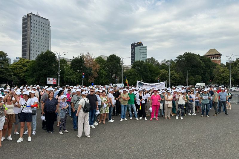 VIDEO Peste 1.000 de angajați de la APIA și Ministerul Proiectelor Europene protestează în fața Guvernului: „Noi suntem cei care ar trebui să salveze România”