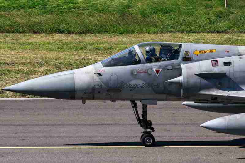 VIDEO: Ucraina pierde un avion Mirage 2000 din dotarea primită de la Franța, pilotul se evacuează cu succes