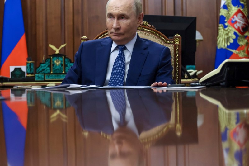 Vladimir Putin aprobă o lege controversată, criticată chiar și de susținătorii cenzurii
