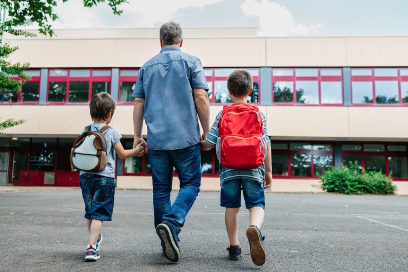 Aproape jumătate dintre români cred că învățământul românesc a funcționat cel mai bine în perioada comunistă. Cine ar fi fost ministrul Educației considerat cel mai eficient?