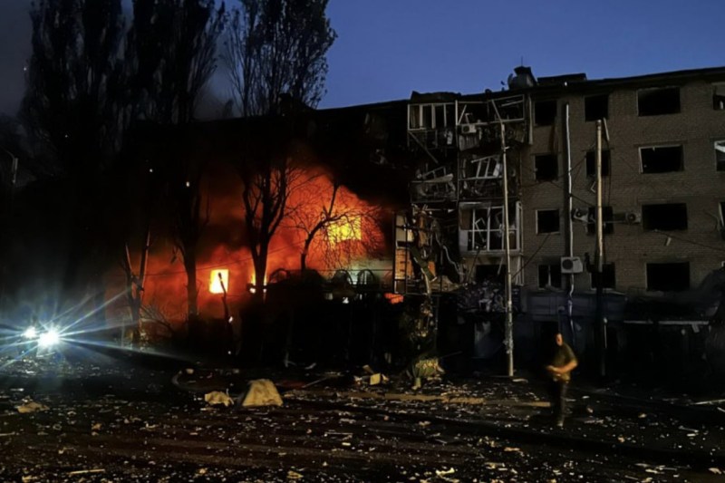 Atac aerian de amploare asupra unei regiuni ucrainene, cu explozii în două orașe.