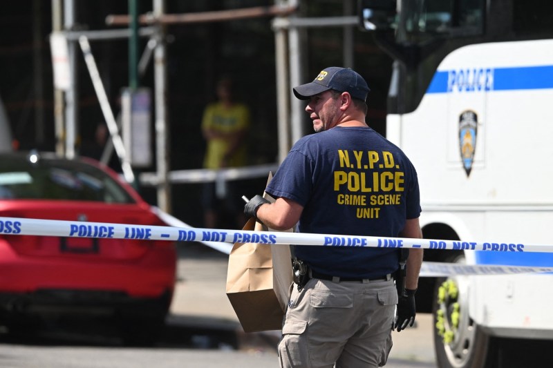 Atac armat într-un bar din New York: trei morți și o anchetă în privința cauzei tragediei