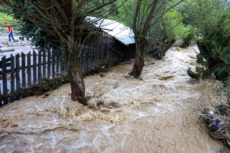 Avertizare de inundații: Viituri iminente pe râurile din Suceava