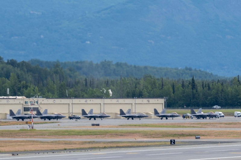 Baza militară Elmendorf-Richardson: locul istoric al summitului dintre Trump și Putin