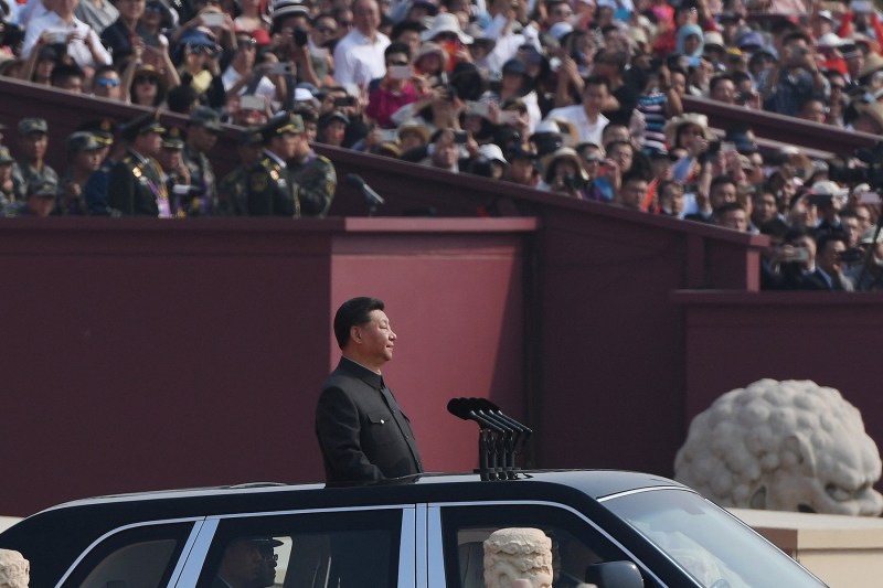Beijing se pregătește să organizeze o paradă militară de mari dimensiuni, cu militari, tehnică avansată și un public numeros, pentru a celebra capitularea Japoniei în al Doilea Război Mondial.