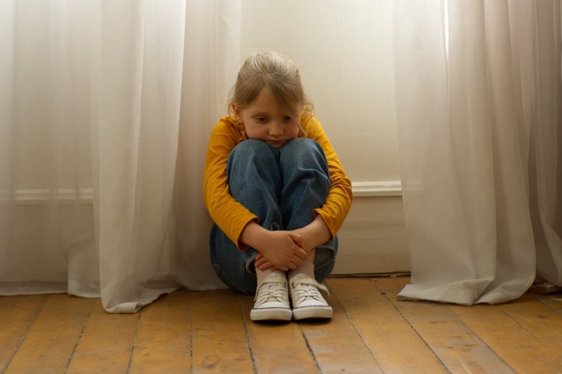 Când are un copil nevoie de psihoterapie: de ce este util să cerem sprijin încă din primele semne și ce semne să monitorizăm în funcție de vârstă