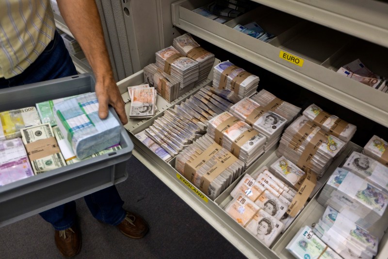 Cel mai mare administrator global de avere offshore analizează o mutare strategică menită să contracareze imaginea de paradis fiscal asociat cu fonduri suspecte
