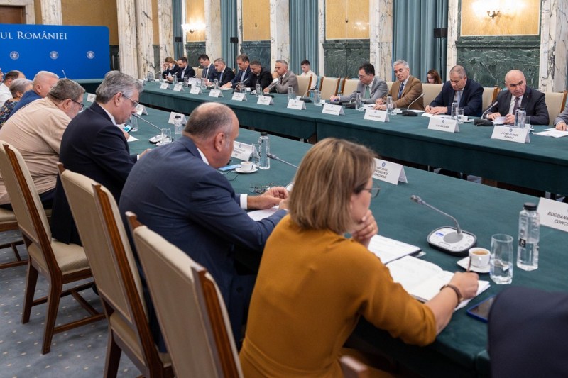 Concluzii ale sindicatelor și ale patronatelor după întâlnirea cu premierul Bolojan; astăzi este așteptată adoptarea unui nou pachet de reforme.