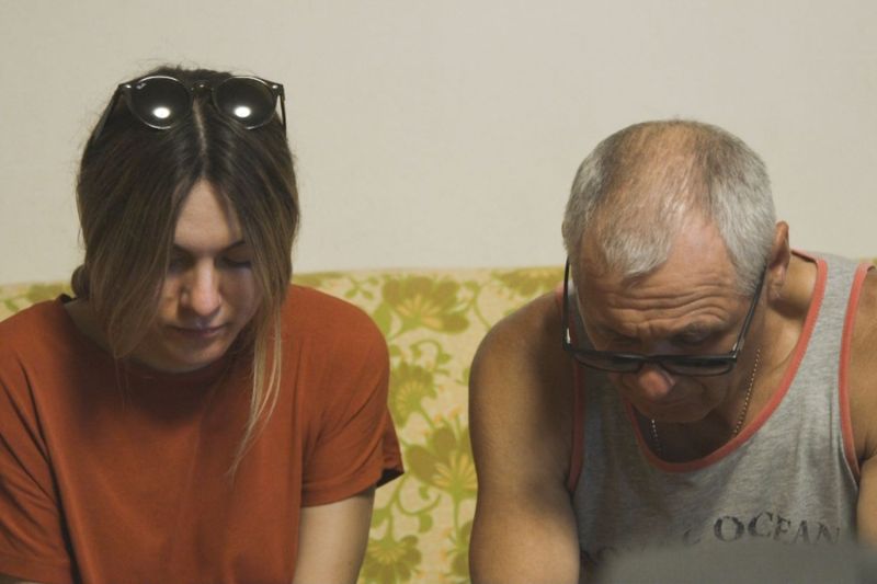 Confruntări în familie: cum să armonizezi generația care se bazează pe Acatistul Sfântului Nicolae cu cea care apelează la terapie