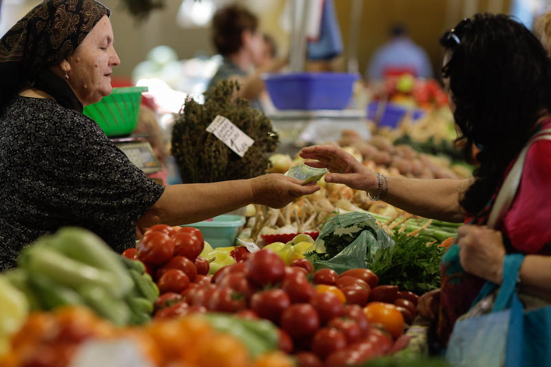 Criza alimentară: România exportă subvenții, însă importă conserve și sos de roșii. Comparație cu Polonia