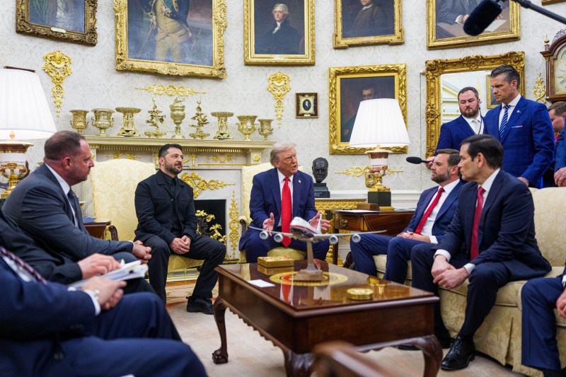 Cum își propune Ucraina să obțină garanții din partea administrației lui Trump? Planul include, printre altele, comenzi în valoare de 100 de miliarde de dolari pentru armament american, finanțate de statele europene.