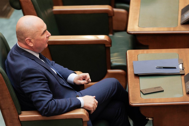 Cum s-a desfășurat întâlnirea coaliției în care Bolojan a amenințat cu demisia: detalii despre cele cinci ore de discuții ce au amânat tăierile din administrația locală