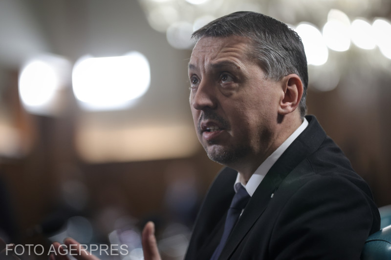 Daniel David explică că a preferat să rămână în plan secund până la 15 august, afirmând că buna funcționare a sistemului educațional este mai importantă pentru el decât mandatul de ministru