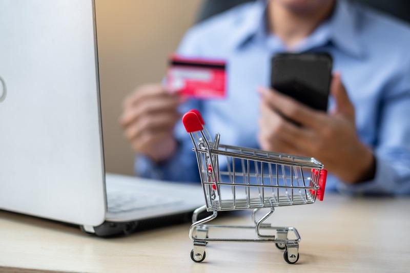 Declinul în vânzările de alimente și produse nealimentare din iunie indică o diminuare a încrederii consumatorilor în economia actuală