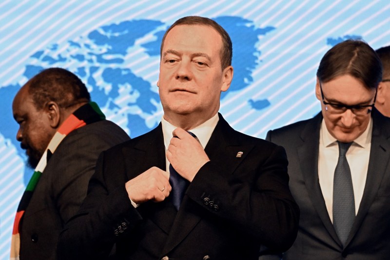 Dmitri Medvedev intensifică retorica confrontativă: „Pregătiți-vă pentru măsuri suplimentare”