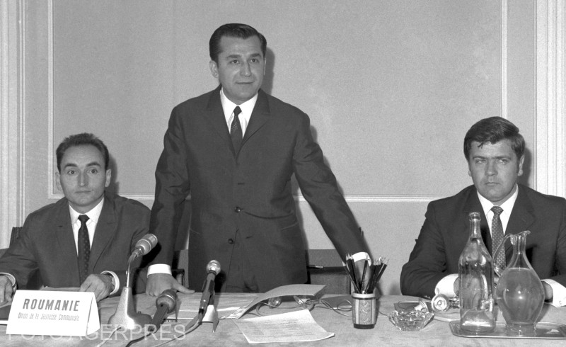 DOCUMENTAR Primii 60 de ani ai lui Ion Iliescu: De la copilărie la ascensiunea în regimul comunist și „exilul” forțat – Fotografii din arhivă