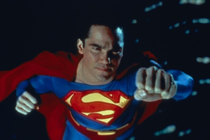 După rolul de Superman, Dean Cain dorește să protejeze urgent SUA și lansează o campanie contra imigranților. „Mii de criminali”