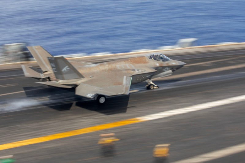 Europa solicită lui Trump să plaseze avioane F-35 în România ca element esențial al garanțiilor de securitate pentru Ucraina.