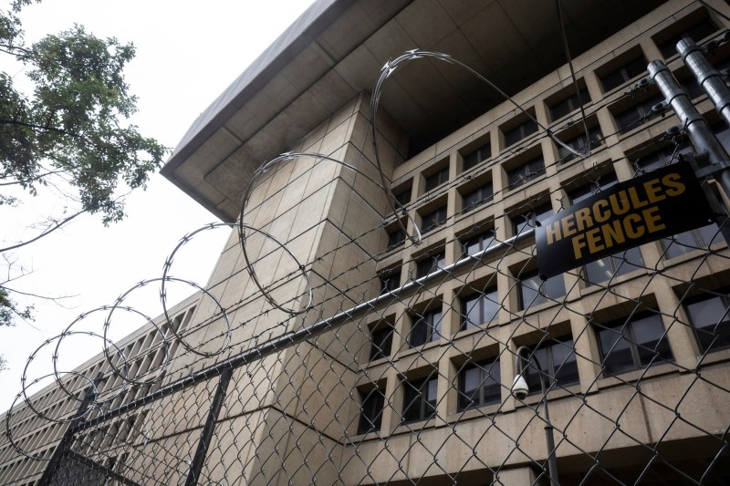 FBI, implicat într-o epurare masivă: Directorii care sfidează puterea, demiteți subit și fără justificări