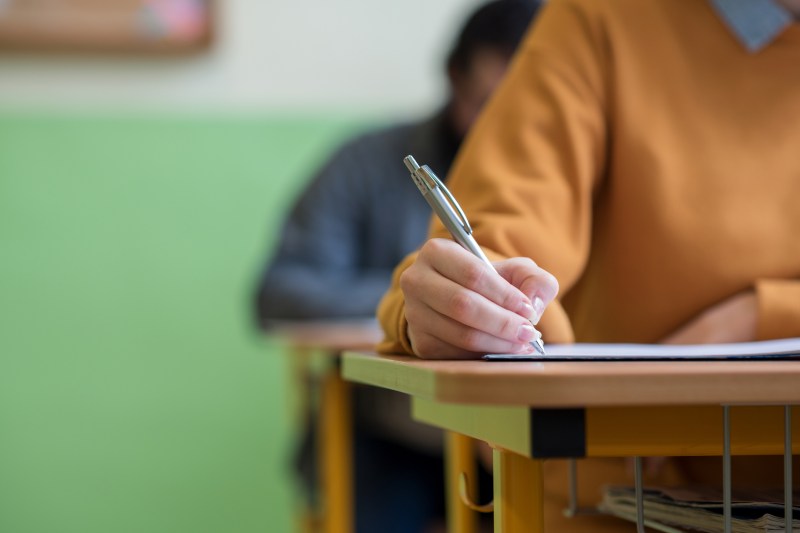 Femeie din Statele Unite suferă un stop cardiac în timpul examenului de barou, dar testul continuă