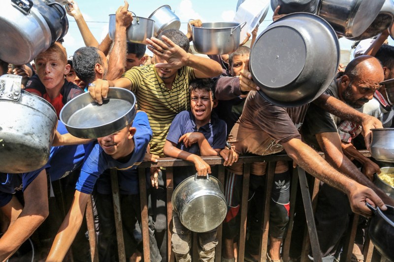 Foametea în Fâșia Gaza, primul caz confirmat oficial în Orientul Mijlociu de către ONU; Israelul susține însă că nu există foamete.