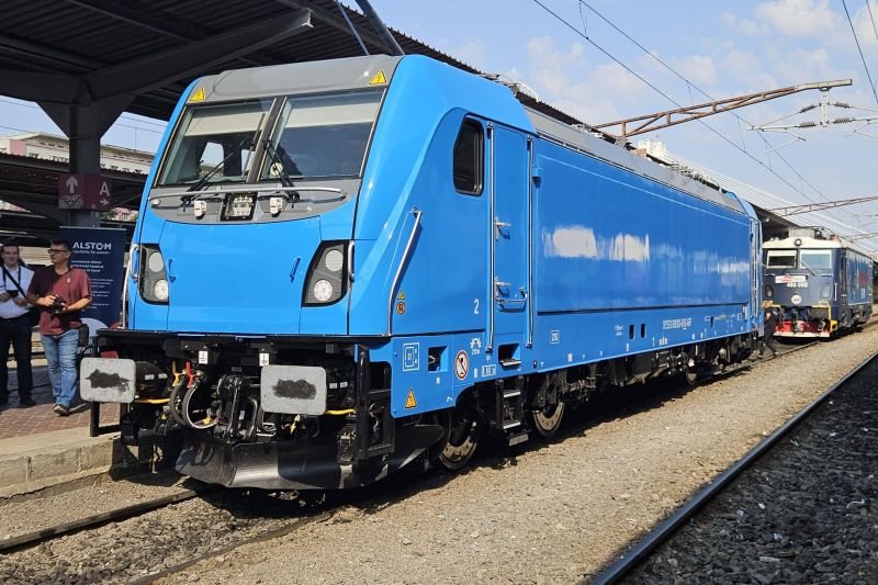 FOTO Locomotivă de ultimă generație atinge 200 km/h și tractează trenuri lungi în România
