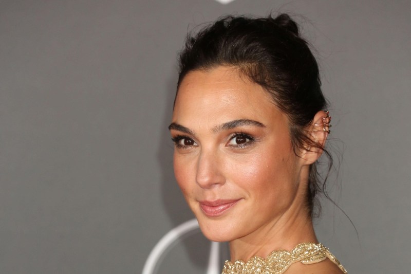 Gal Gadot nu va participa la Festivalul de la Veneția; cine a cerut retragerea invitației adresate ei și colegului său, Gerard Butler?