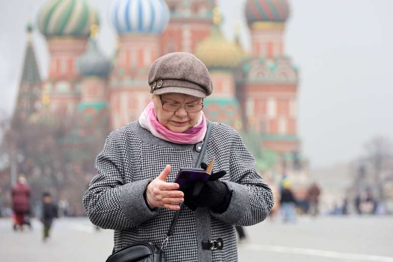 Guvernul rus își propune ca cetățenii să-și limiteze voluntar accesul la informații potențial dăunătoare din internet.