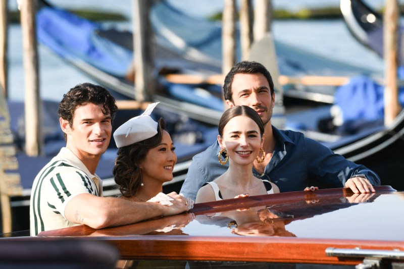 Imaginea de după Paris și Roma: serialul Netflix la care a fost implicat personal președintele Franței se mută într-un nou oraș european