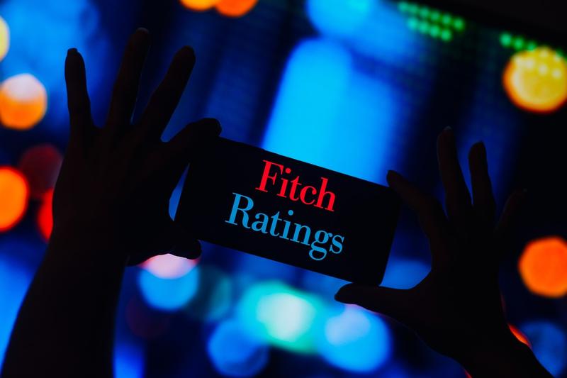 În această seară Fitch va hotărî dacă România rămâne în zona investițiilor recomandate. Iată semnificația fiecărui nivel de rating și cum se efectuează evaluarea.