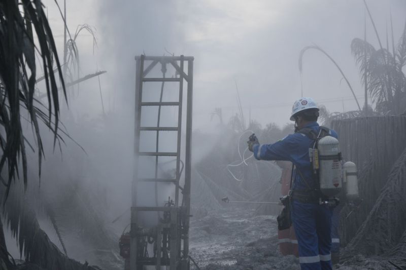Incendiu la o fabrică de clor din sudul Franței. Locuitorii sunt sfătuiți să rămână în case