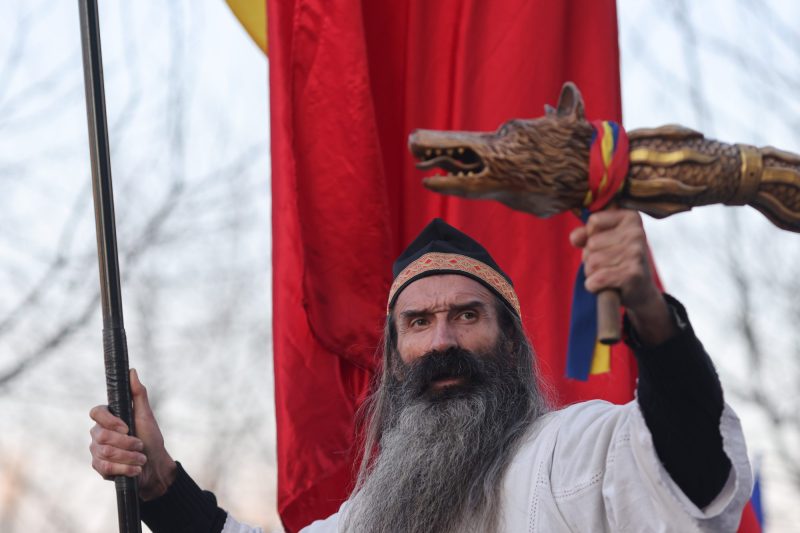 Incident neobișnuit la Penitenciarul Rahova: „Stegarul Dac” refuză să coboare după ce s-a urcat într-un copac