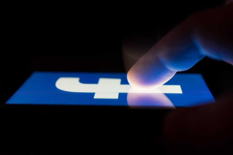 Indignare în Italia după expunerea unui grup de Facebook cu aproximativ 32.000 de membri în care bărbații distribuiau și comentau fotografii intime ale soțiilor lor