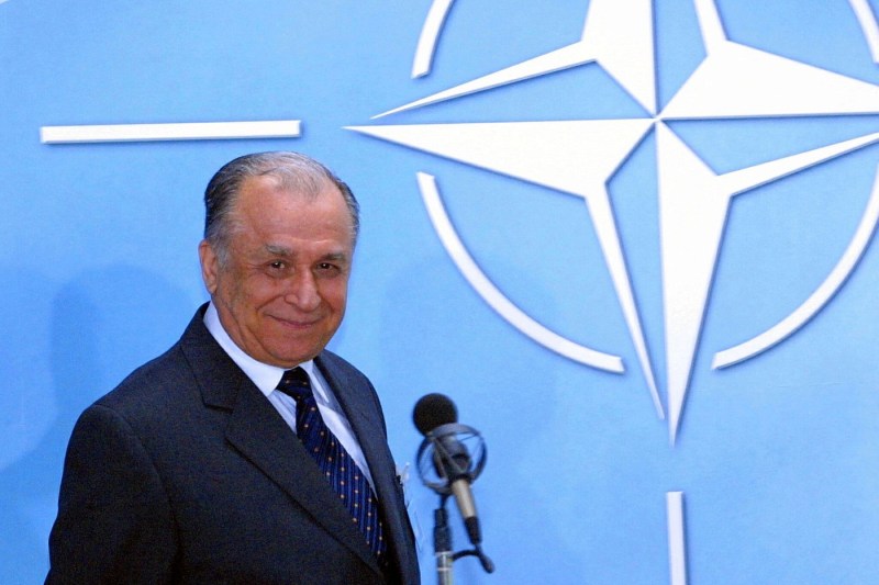 INTERVIU: „Iliescu a fost un deschizător de drumuri pentru tranzițiile politice pașnice” - Istoric remarcabil discută despre moștenirea sa