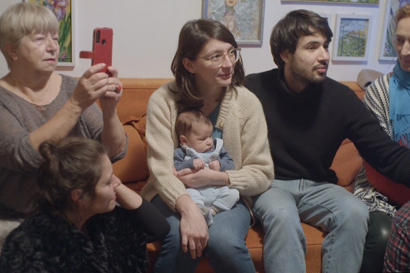 INTERVIU: regizorul care a surprins despărțirea părinților săi după aproape trei decenii de căsnicie vorbește despre momentul în care a început să filmeze.