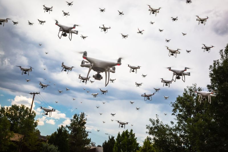 Într-o țară baltică se va derula un program de instruire în utilizarea dronelor, inclusiv pentru elevi