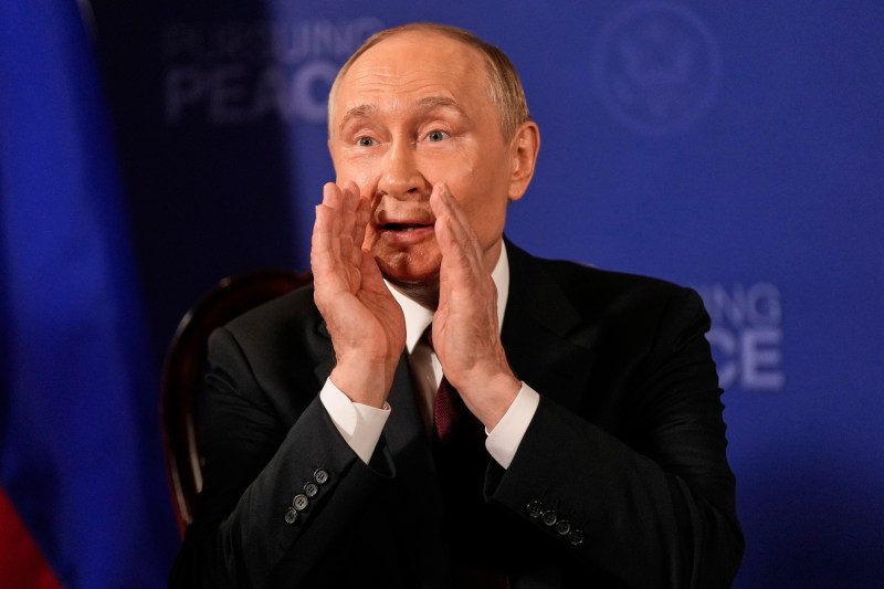 Întrebările adresate de jurnaliști au rămas fără răspuns în deschiderea summitului Putin Trump